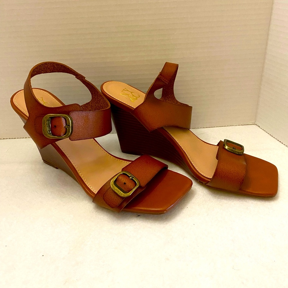 New York & Company Velma Women's 2 Band Buckle Wedge Size 8 Adjustable Strap